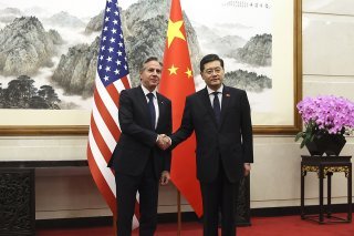 Le chef de la diplomatie américaine Antony Blinken, à gauche, avec son homologue chinois Qin Gang.
